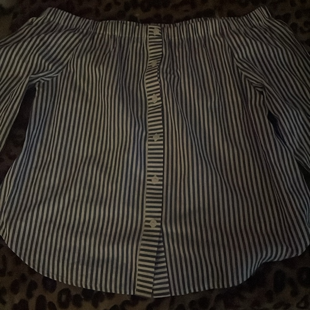 Off-Shoulder Top - Picture 2 of 8